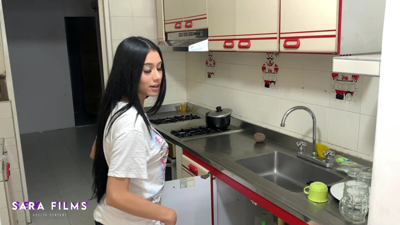 Sara films: Horny plumber shows her huge ass