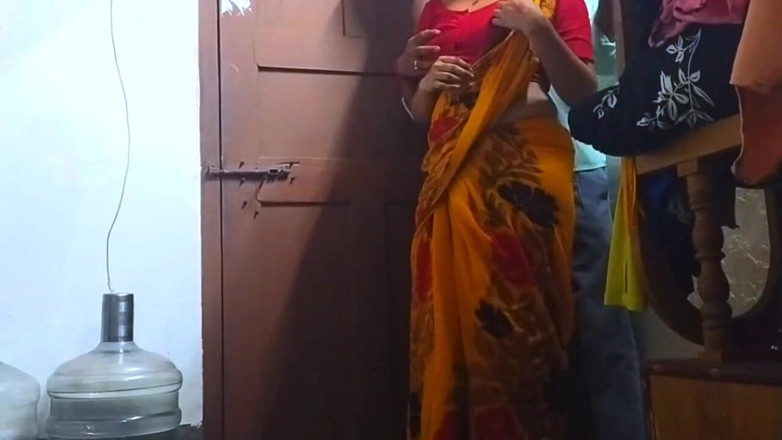 Fantacycutting: Bhabhi Jiran Sebenar India dikongkek secara rahsia oleh jiran