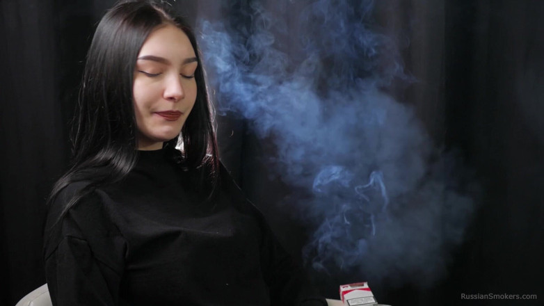 Russian Smokers: Young Brunette Smoker Interview - Calm Voice, Deep Inhales, Honest Addiction...