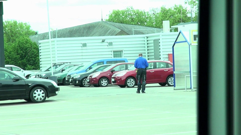 Deutschland Porno X: काला राक्षसी लंड पार्क में दो गीली रंडी को नष्ट कर देता है