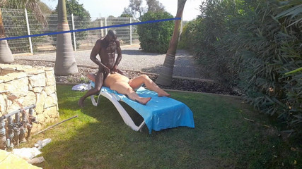 Catalia's Epic Filth: L'uomo sexy della piscina con grande cazzo nero massaggia Catalia...