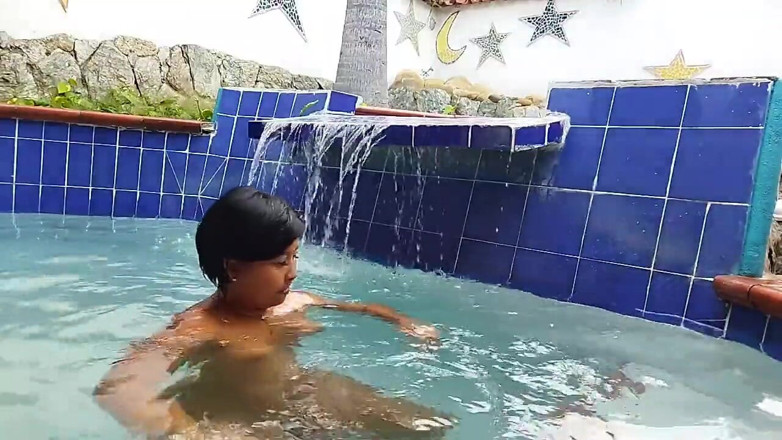 Crisanto999: Ich nehme meine stiefmutter an den pool!