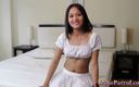 Trike Patrol - Tuk Tuk Patrol: Mooie Aziatische tiener doet haar eerste porno