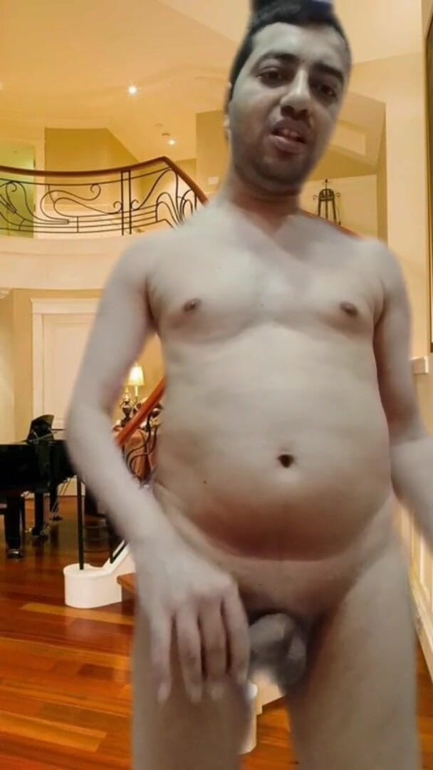 Cute & Nude Crossdresser: Naked boy in virtual hallway shows his sexy nude body...
