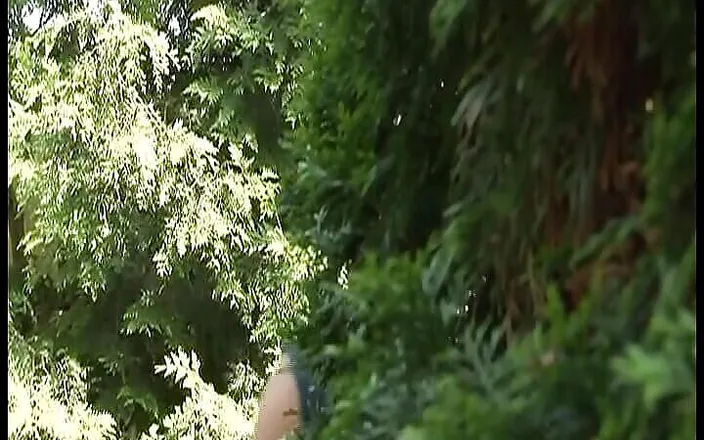 Deutsche XXX Filme: Superb German Babe Rides Dick in the Backyard