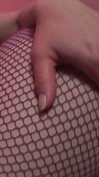 Mamă sexy legată la ochi copleșită de pule multiple care pulsează
