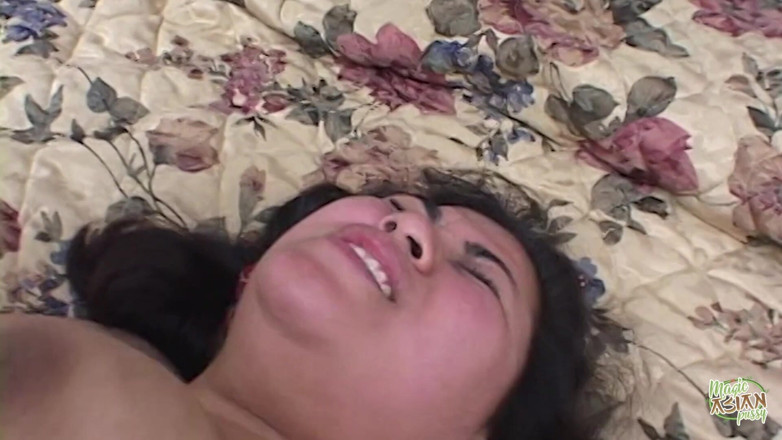 Magic Asian Pussy: Tato rozkošná bbw dívka nosí krátké krajkové ponožky během svého šukání...