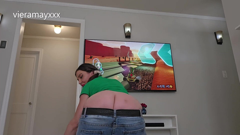 VieraMayXXX: Byxor föll ner medan du spelade Mario Kart- trosfyllning