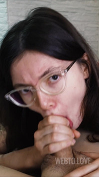 Girl Loves to Play with the Cock, Sucking It Passionately Until She Fills Her Mouth with Hot Cum