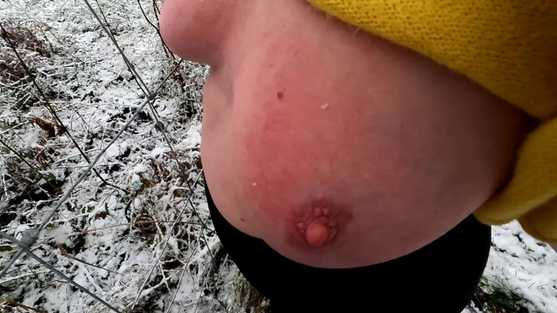 Bouncy Tits Action: Сиськи со льдом, тепло отшлепали