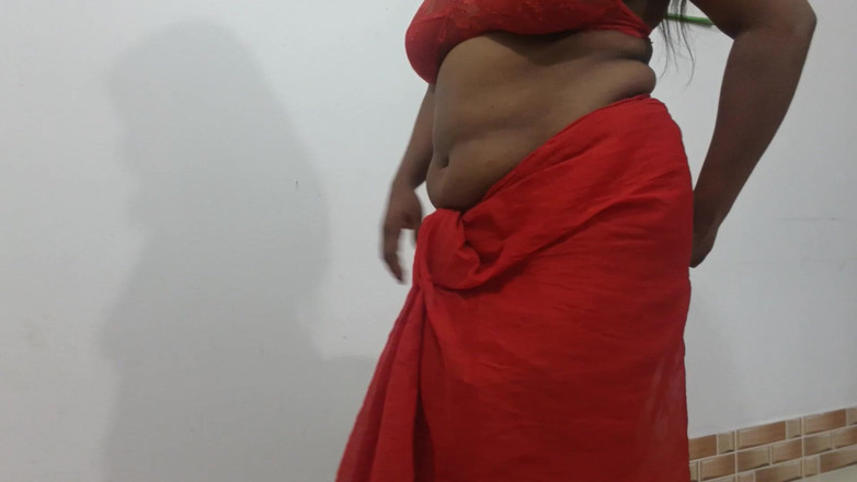 Skakoi: देसी लड़की साड़ी डांसी