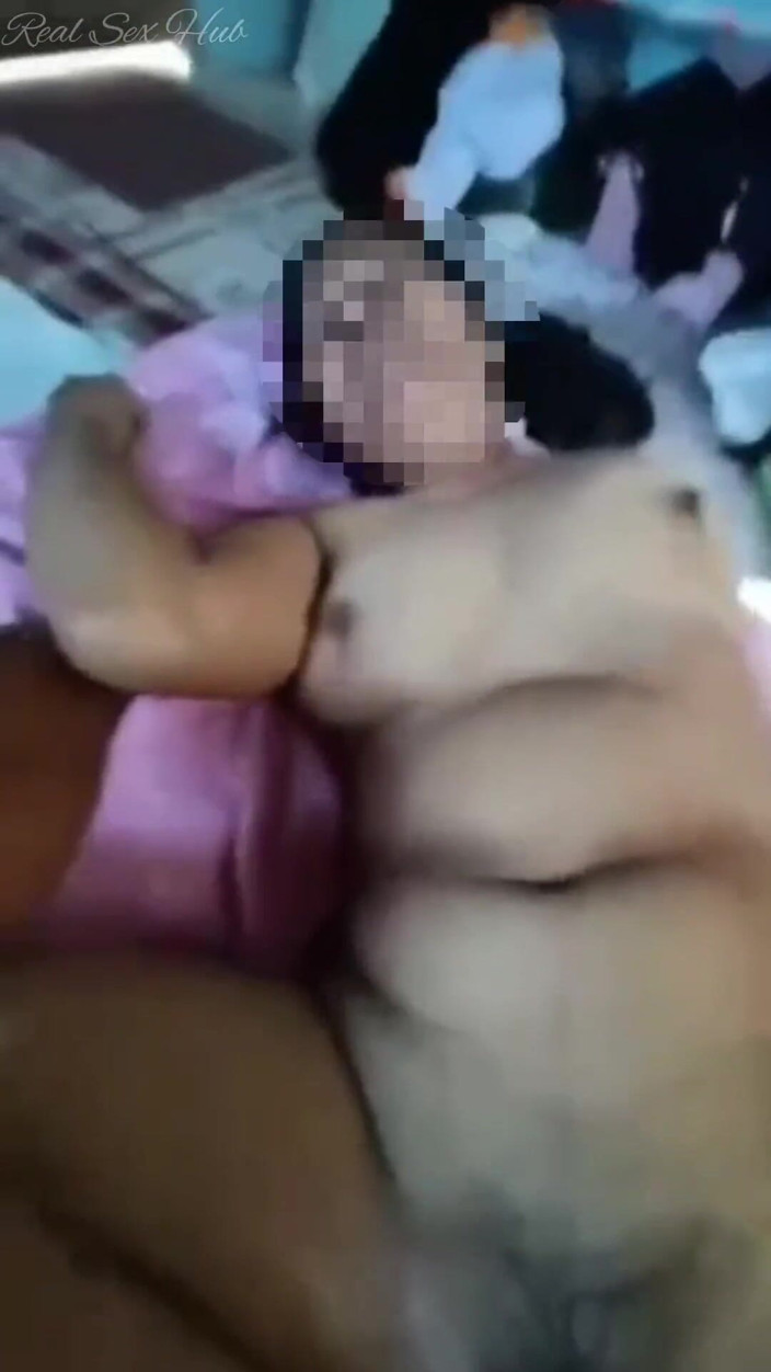 Real sex hub: India infiel mucama folla con propietario en su habitación