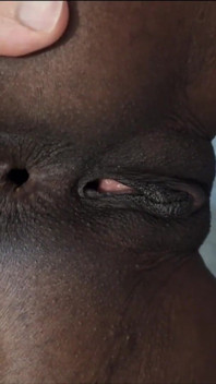 POV : Une black béante ! Ma première vraie tonte béante devant la caméra ! Juste par la relaxation