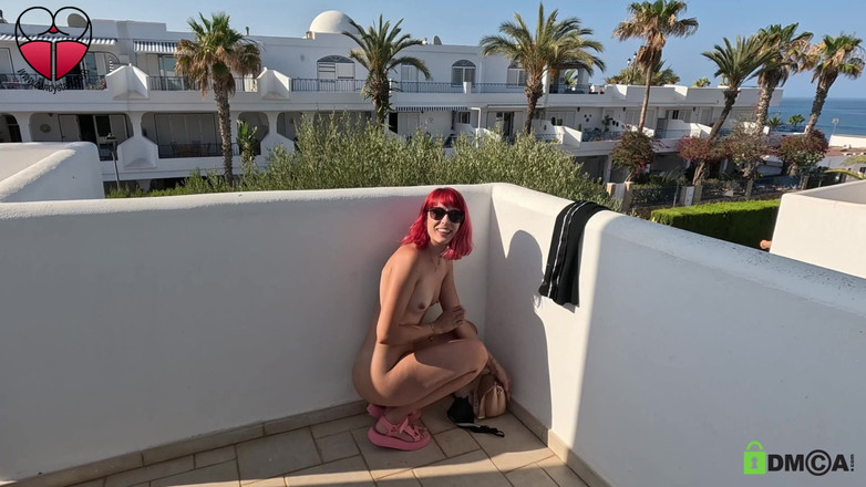 Candystart Videos: Masturbation sur le toit d’un hôtel