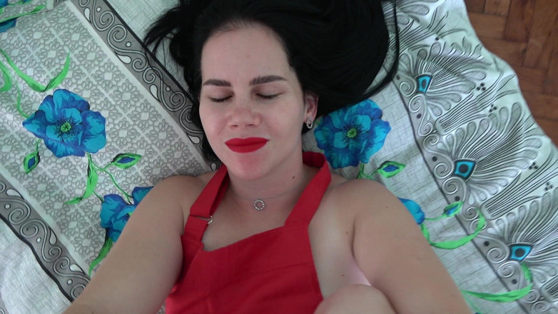 Anna Sky: O Gospodină Sexy Este Futută Și Are Orgasm Pe Picioare