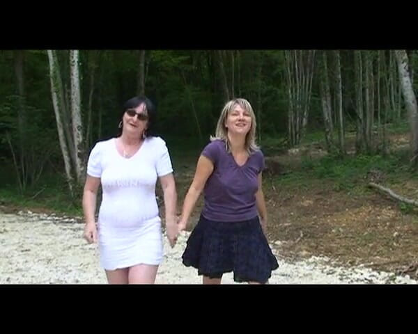 Hard Lesbians: Двоє зрілих на природі приєднуються до свого нового друга для лесбійської дії