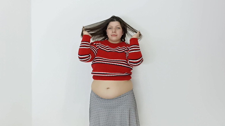 Alice H: Peinar el pelo y estiramiento