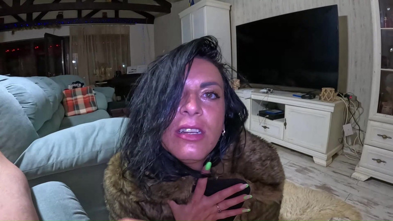 MilfyCalla: Gırtlağına kadar her şey - orta yaşlı seksi kadın gırtlağına kadar alıyor,...