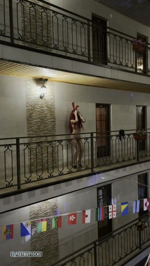 SweetButtocks: Tanec nahý v hotelu