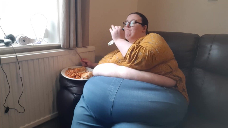 SSBBWLadyBrads: SSBBW huge belly whilst eating on sofa