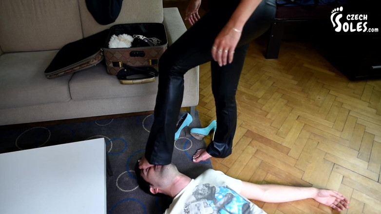 Czech Soles - foot fetish content: Crook bad day