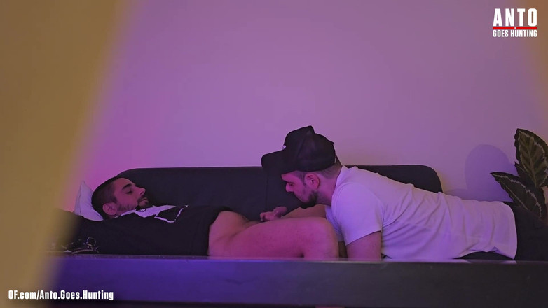 AntoGoesHunting: Sansürsüz - heteroseksüel evli komşu benimle temas kuruyor