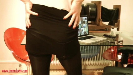 EmmaLeeTV - Nylon Fetish Tranny: Транс-секретар Емма Лі, чорні панчохи розсувають