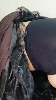 Devar 두꺼운 자지를 움켜쥐고 사리에서 따먹히는 인도 바비