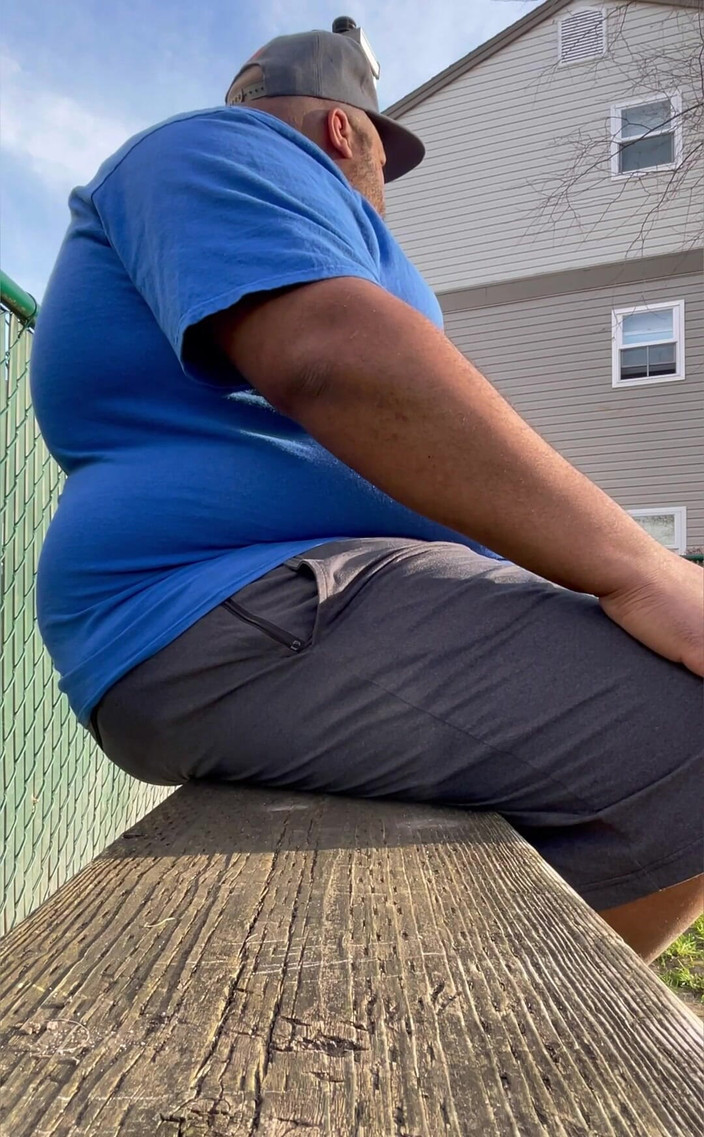 Blkhole420: 450lb жирний в парку, ніякої брехні я не зрозумів, що ця п'ять XL сорочка не прикрийте його живіт досить на відкритому повітрі, але я все ще горе