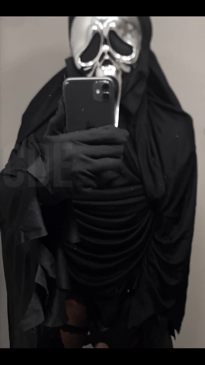 Boy Wonder: Acariciando esse pau preto grosso em cosplay completo