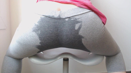 RavenBigAss: So much pee in the new gray pants