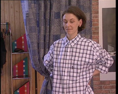 YOUR FIRST PORN: Behaarte maike Zieht sich aus - la pelosa maike si toglie...