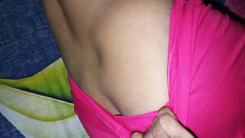 NAZMA: Desi make fru njuter av heta ögonblick i rummet