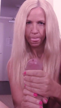 Mama sexy Suthern scoate sperma din pula ta