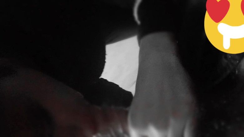 Hot Sis: ラティカは義理の兄のコックを吸い、口の中で完全なコックを取る