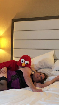 Elmo top con su polla gigante