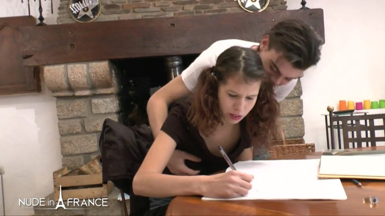 Nude in France: Stella là một sinh viên nghịch ngợm bị đụ mạnh