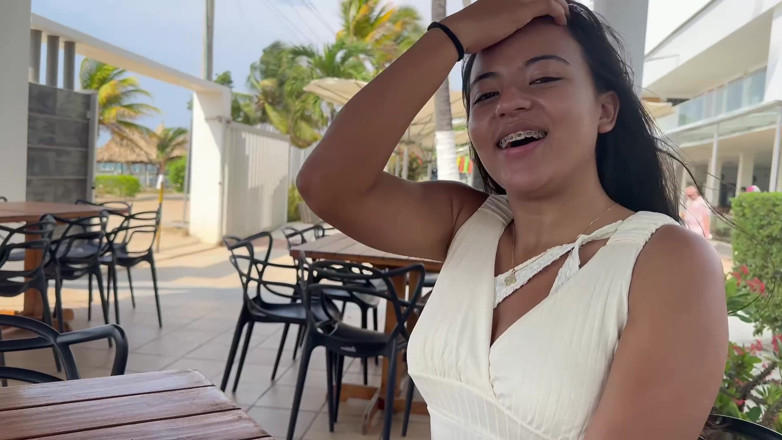 Solo_incognita: Je baise un touriste désespéré