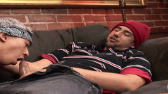 Gay Diaries: Băieței excitați și un tip asiatic suge și călărește cururile lor în stil...