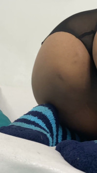 Sexy ebenová šprtka je ošukaná tvrdým černým ptákem
