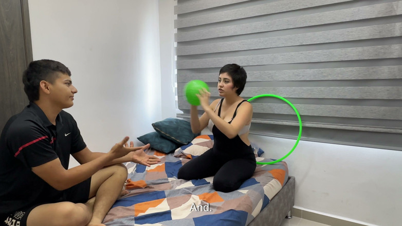 ManuelaAlvarez: Juego Con Mi Hermanastra a La Pelota, Termina Saliéndose De...