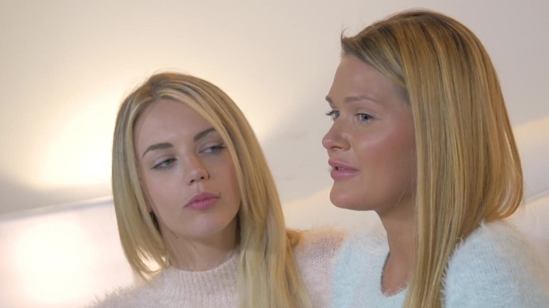 CBD Media: Två vackraste irländska tonåringar med perfekt kropp som leker med...