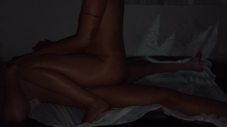 Gabi SweetCouplesStories: Vad händer under en nurumassage.