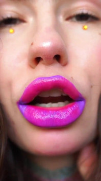Beso adicta a la violeta