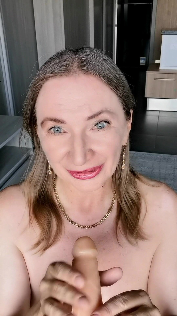 MariaOld: Convidado com o coração partido aprende paixão com mulher madura...