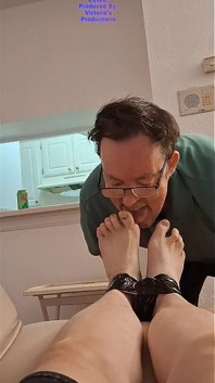 Grandota enfermera Vicki es bond y tiene cosquillas en los pies - parte 1