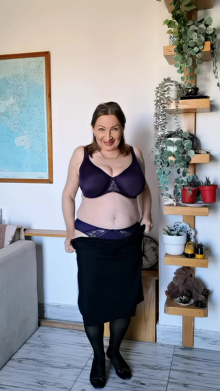 MariaOld: Відео від першої особи: бос запрошує свою зрілу секретарку: офісний флірт стає небезпечним