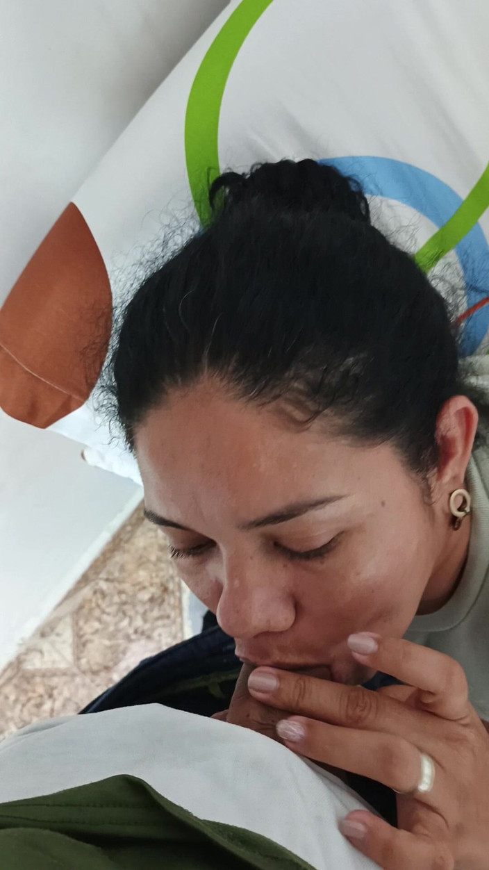 Valkyrieandluigy: La bella ragazza succhia la gola profonda