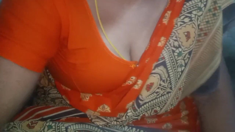 Desi Sathiya: Sexy sari-tante möpse