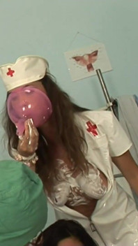 Doktor Piss-mladá pornohvězda Tera Joy dostane od doktora hardcore chcaní